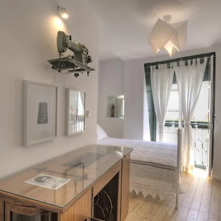Local In Alfama! Alice Home, Near River Апартаменты Лиссабон