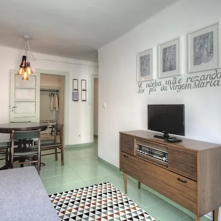 Local In Alfama! Alice Home, Near River Apartment